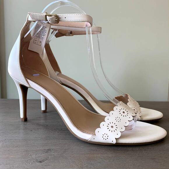 White Pumps Heels with Scalloped Band Size 9 Old Navy NEW Spring Career - Picture 1 of 9